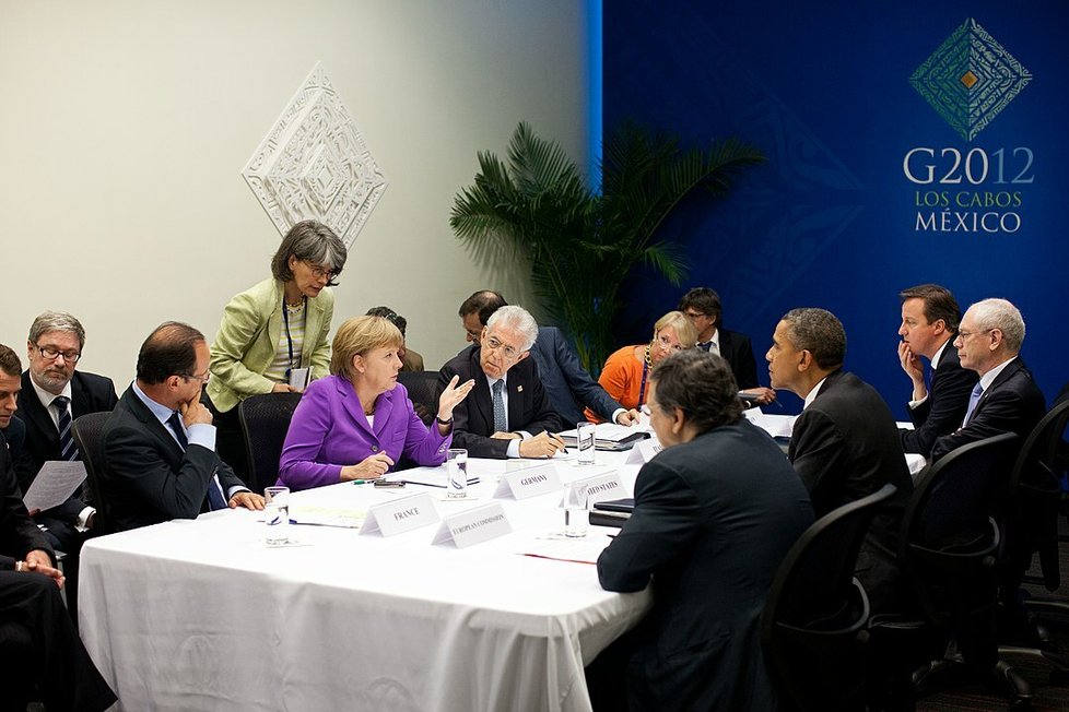 Summit G20 v Mexiku 2012: Emmanuel Macron na levém kraji jako poradce prezidenta Hollandea.