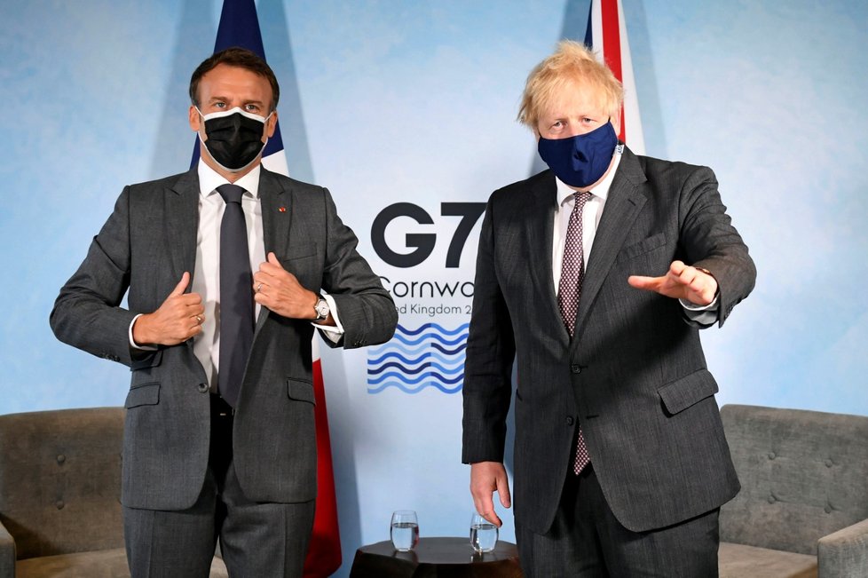 Francouzský prezident Emmanuel Macron (vlevo) a britský premiér Boris Johnson na summitu G7 (12. 6. 2021)