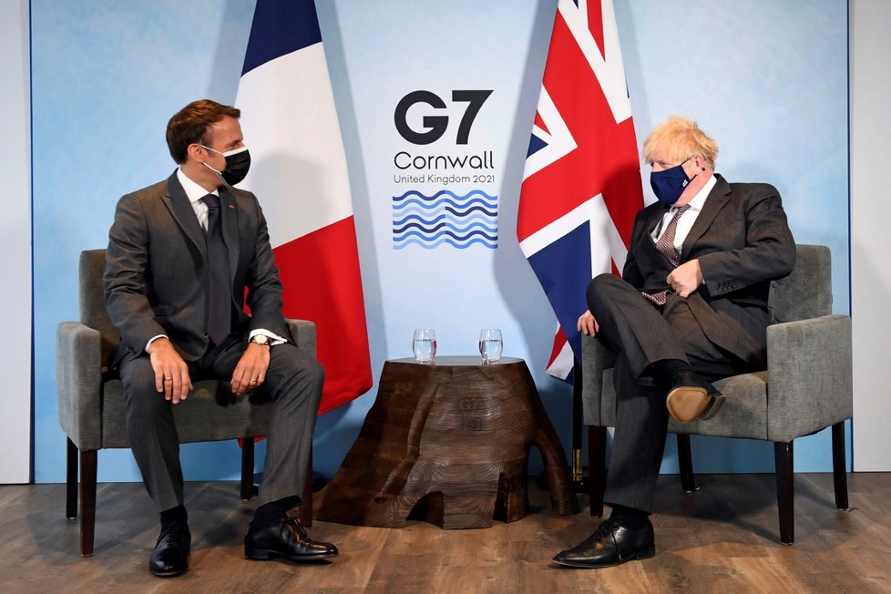 Francouzský prezident Emmanuel Macron (vlevo) a britský premiér Boris Johnson na summitu G7 (12. 6. 2021)