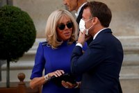 Nakažená Brigitte Macronová: První dáma Francie prodělala covid a vyrazila na pohřeb