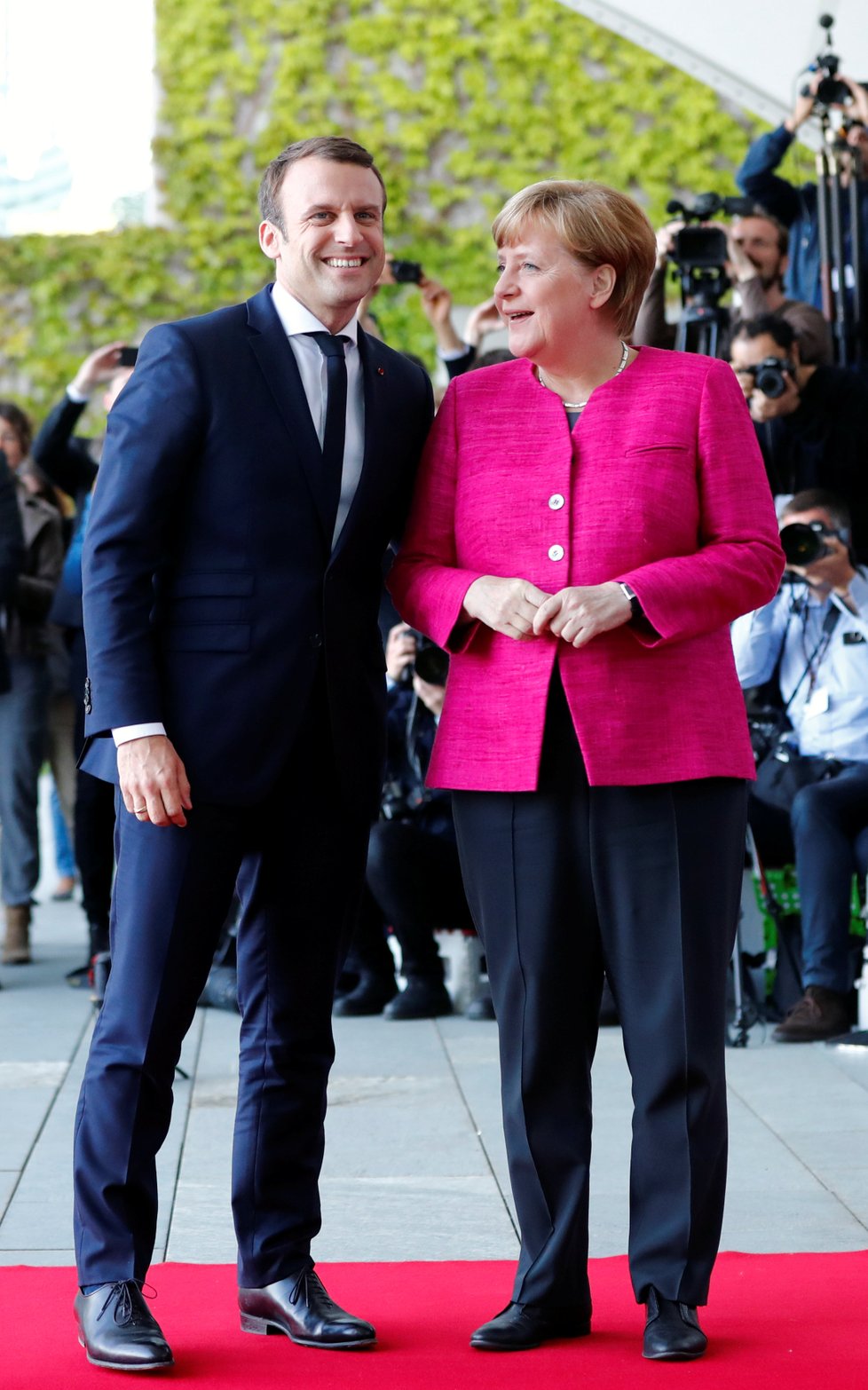Emmanuel Macron kancléřka Merkelová v Berlíně