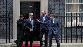 Setkání evropských lídrů v Londýně na Downing Street 10: Francouzský prezident Emmanuel Macron, ukrajinský prezident Volodymyr Zelenskyj, britský premiér Keir Starmer a německý kancléř Friedrich Merz (8. 12. 2025)