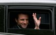 V 10:00 vstoupil Macron do Elysejského paláce