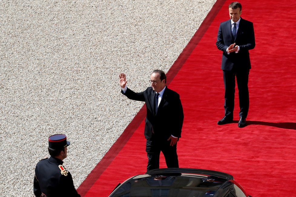 François Hollande se loučí s Macronem i svou funkcí.