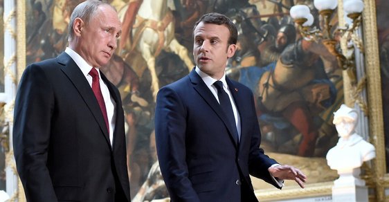 Francie preventivně kapitulovala. Macron předá v pondělí Putinovi Paříž