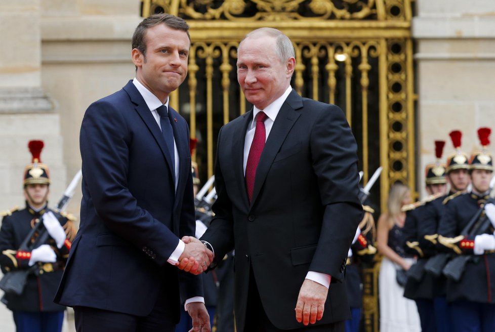 Macron s Putinem