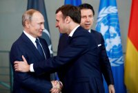 Napětí mezi Ruskem a Ukrajinou „žehlí“ Macron. „Zhoršení, nebo vyostření“ nepřijde, slíbil Putin