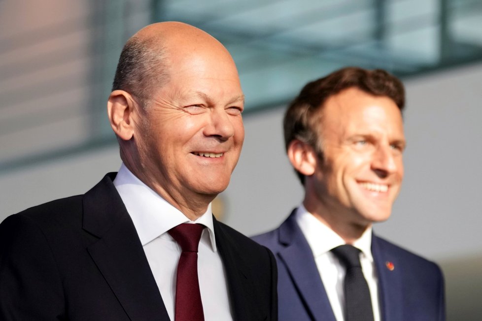 Německý kancléř Olaf Scholz se setkal s francouzským prezidentem Emanuelem Macronem (9.5.2022).