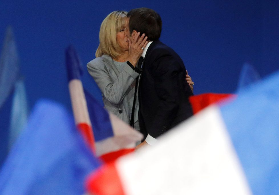 Emmanuel Macron s manželkou Brigitte Trogneuxovou.