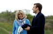 Emmanuel Macron s manželkou Brigitte Trogneuxovou.