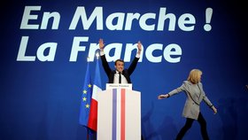 Emmanuel Macron s manželkou Brigitte Trogneuxovou