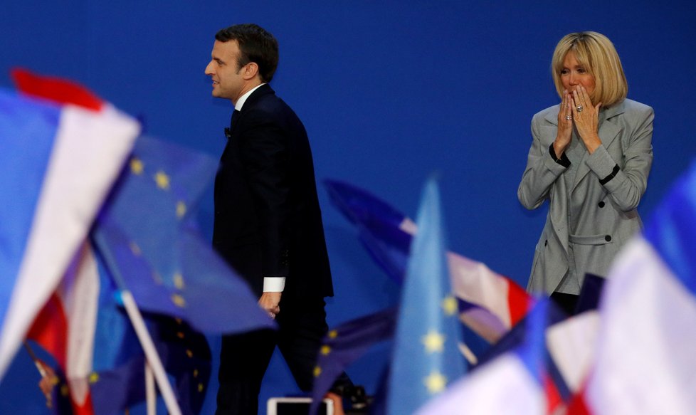 Emmanuel Macron s manželkou Brigitte Trogneuxovou