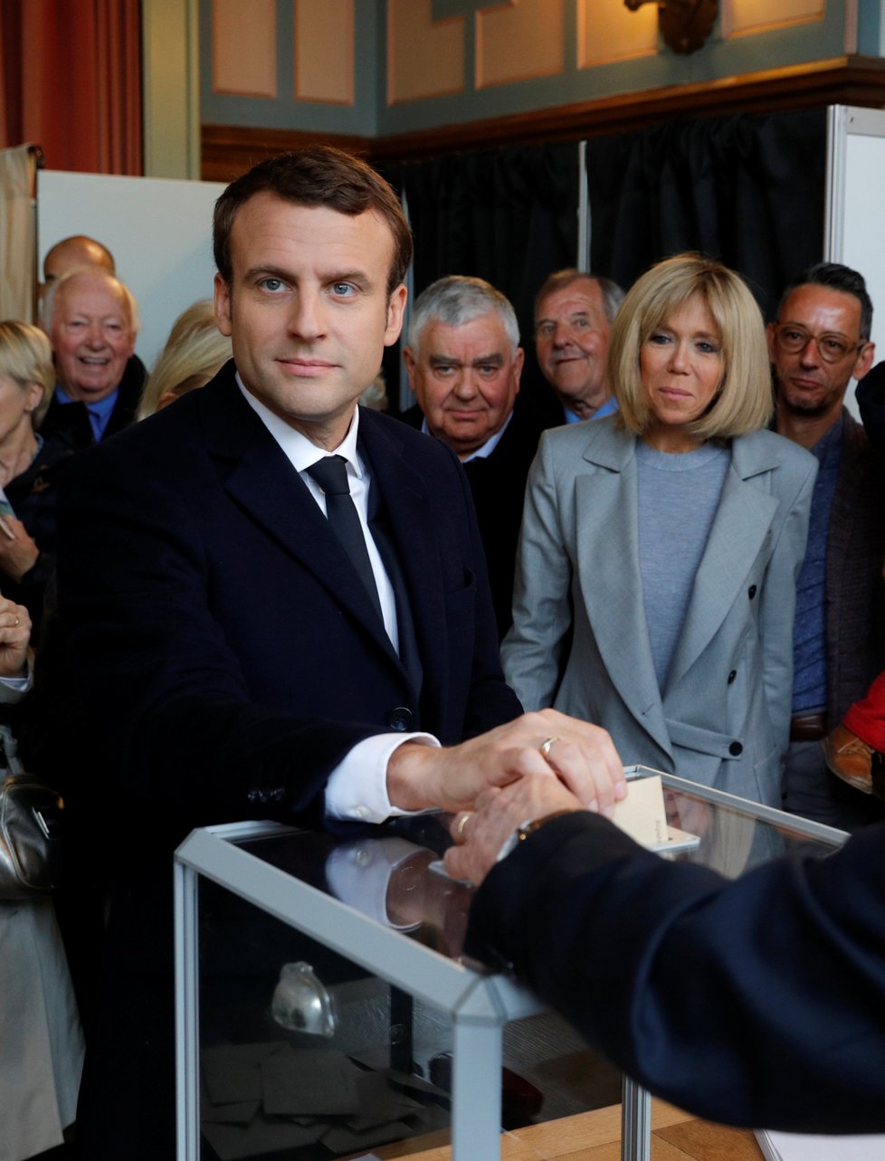 Emmanuel Macron s manželkou Brigitte Trogneuxovou.