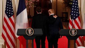 Francouzský prezident Emmanuel Macron v úterý přirovnal obsah telefonických rozhovorů s americkým prezidentem Donaldem Trumpem a jinými státníky k obsahu klobás. Nepřímo vzkázal, že je radno o něm raději nic nevědět.