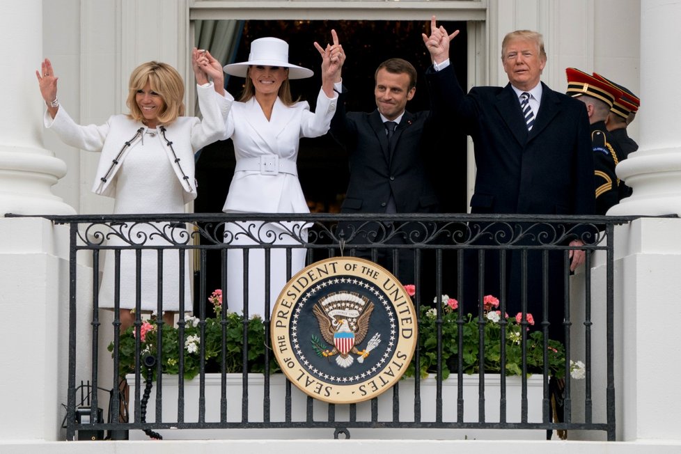 Prezidenti USA a Francie Donald Trump a Emmanuel Macron s manželkami