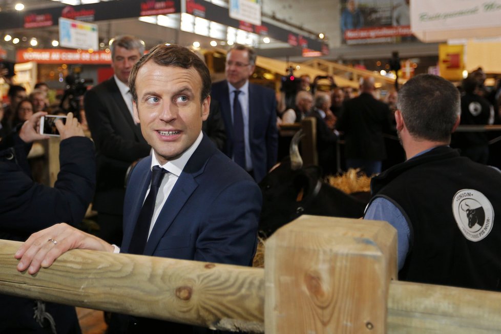 Emmanuel Macron během zemědělské výstavy v Paříži.