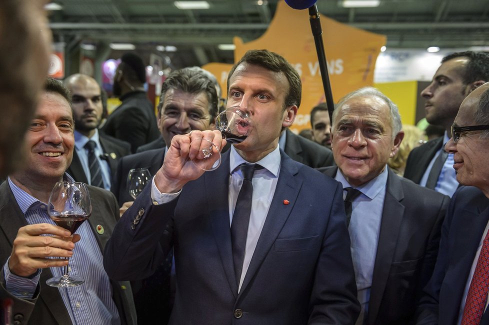 Emmanuel Macron během zemědělské výstavy v Paříži.