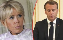 Prezident Macron má trable: Odvážná zábava se dvěma mladíky! Foto jako důkaz