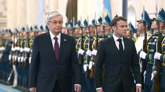 Macron potřebuje kazašský uran pro francouzské reaktory. Střední Asii chce zbavit ruského vlivu