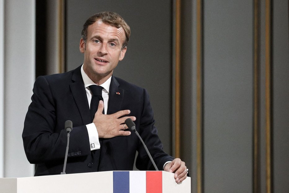 Francouzské prezidentské volby by opět vyhrál Emmanuel Macron. Dva měsíce před hlasováním nadále vede průzkumy.
