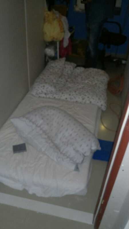 Šuleková si stěžovala, že spali na matracích.