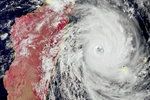 Na Madagaskar, který má za sebou ničivou bouři Ana, se žene cyklon Batsirai (únor 2022)