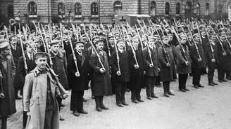 Když rudý teror nahradil bílý. Před 100 lety padla Maďarská republika rad, která chtěla diktát proletariátu 
