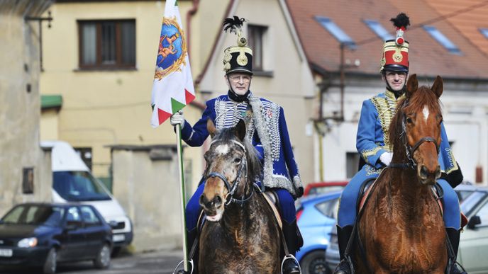 170 let o Maďarské revoluce - V Čechách málo známého rodáka Norberta Ormaiho si 10. března v Dobřanech na Plzeňsku připomněli občané města spolu se zástupci maďarského velvyslanectví. V Maďarsku patří plukovník revoluční armády Ormai k osobnostem a mučedníkům revoluce z roku 1848.