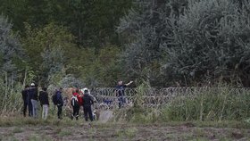 Jeden policista proti 7 uprchlíkům.