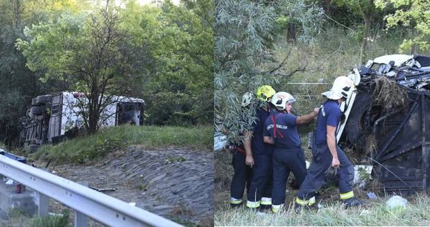 Tragická nehoda autobusu v Maďarsku: Po nárazu do mostní konstrukce zemřelo několik lidí 