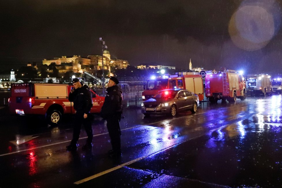 V Budapešti se potopila vyhlídková loď s turisty. Zemřelo nejméně 7 lidí, dalších 19 se pohřešuje.