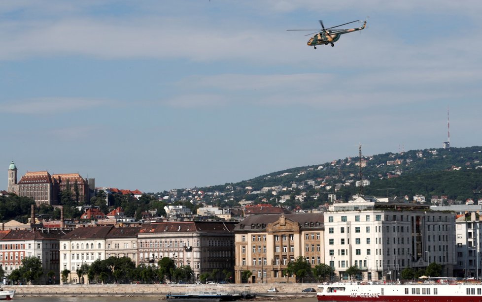 Pátrání po lodi, která se po srážce s jiným plavidlem potopila v Budapešti