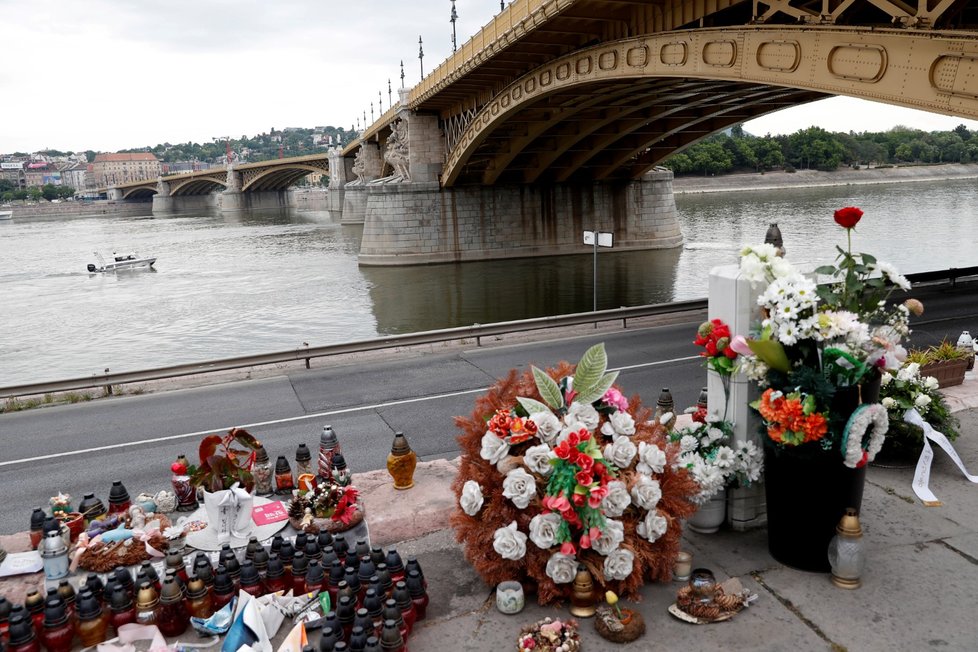 Budapešť si připomněla první výročí potopení výletní lodi Hableány s jihokorejskými turisty na palubě. Zemřelo tehdy 25 Jihokorejců a dva maďarští členové posádky.