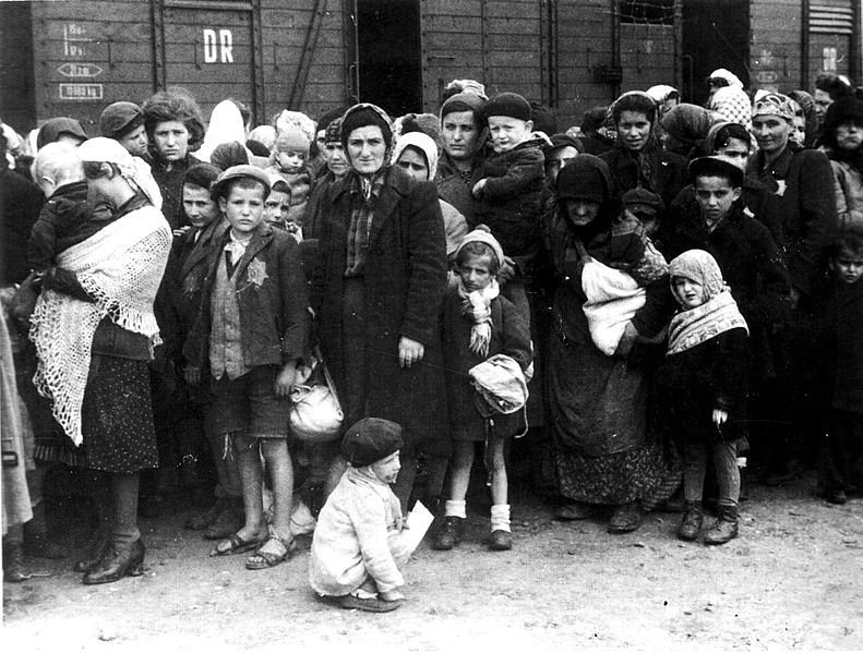 Maďarští Židé dorazili do Osvětimi, 1944.