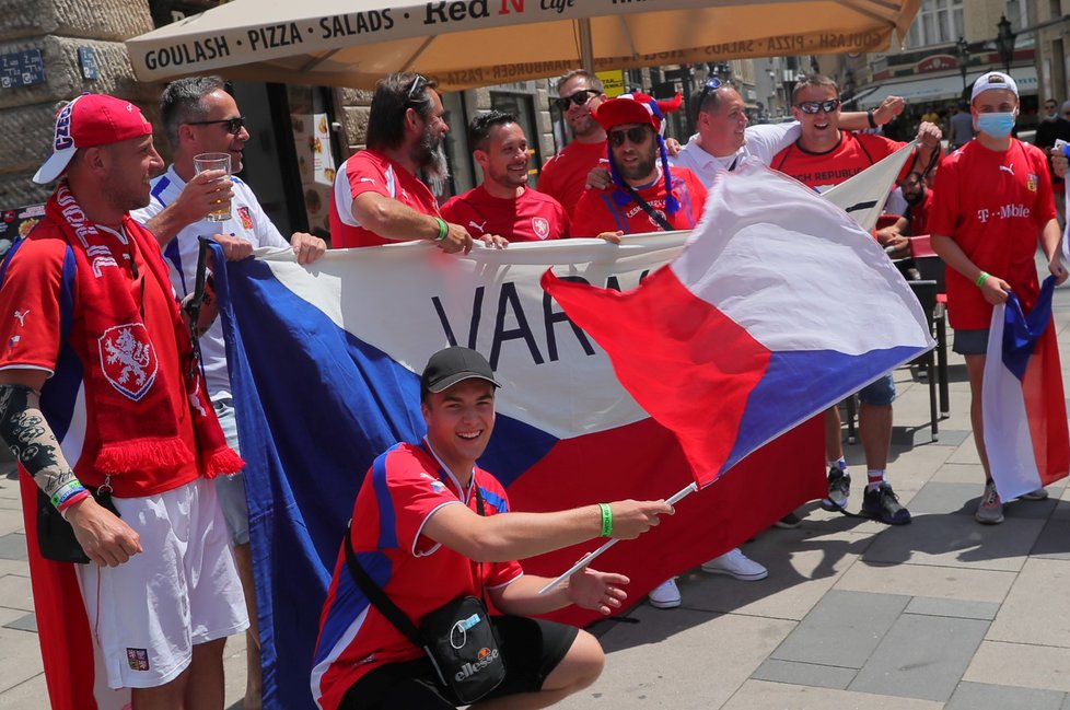 Češi na zápasu české reprezentace proti Nizozemí v Maďarsku