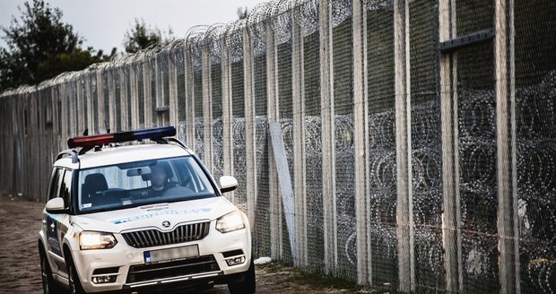 Nová balkánská trasa se zaplňuje. A Černá Hora chystá plot proti migrantům