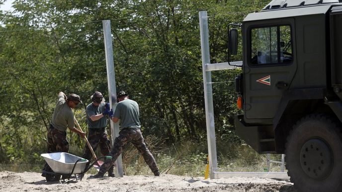 Maďarsko postavilo plot proti imigrantům