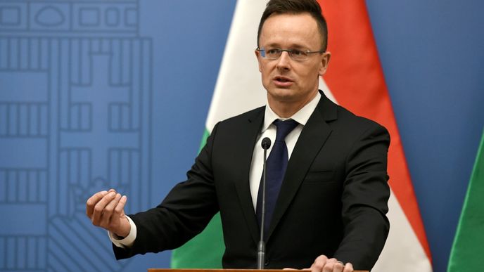 Čínská firma investuje v Maďarsku desítky miliard, oznámil maďarský ministr zahraničí Péter Szijjártó.