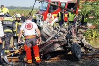 Hrůza v Maďarsku: Srážku auta s vlakem nepřežilo sedm lidí