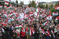 Demonstrace v Maďarsku: Tisíce lidí protestovaly proti vládní propagandě před státní televizí