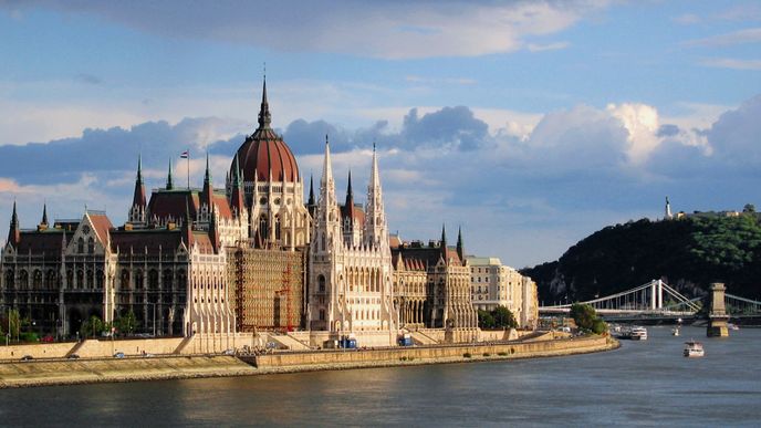 Víte, kolik místností je v budově maďarského parlamentu? Zkuste si kvíz.