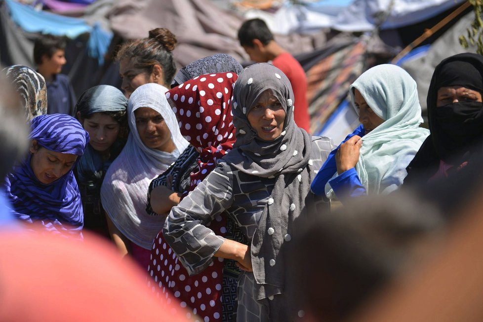 Maďarská policie mlátí migranty: Bijí nás pěstmi, kopanci i obušky, stěžuje si uprchlík