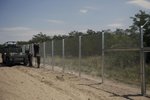 Maďarsko postavilo před migranty plot