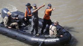 Jihokorejští potápěči začali v Budapešti s přípravami na sestoupení k vraku