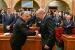 Maďarský parlament: Premiér Viktor Orbán a nový prezident Tamás Sulyok