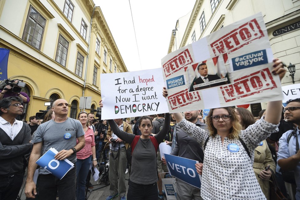 Maďarský premiér Viktor Orbán už dříve proti univerzitě vystoupil.