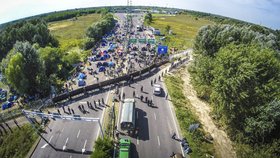 Neklid na hranicích Maďarska: Letecký pohled na oblast plotu
