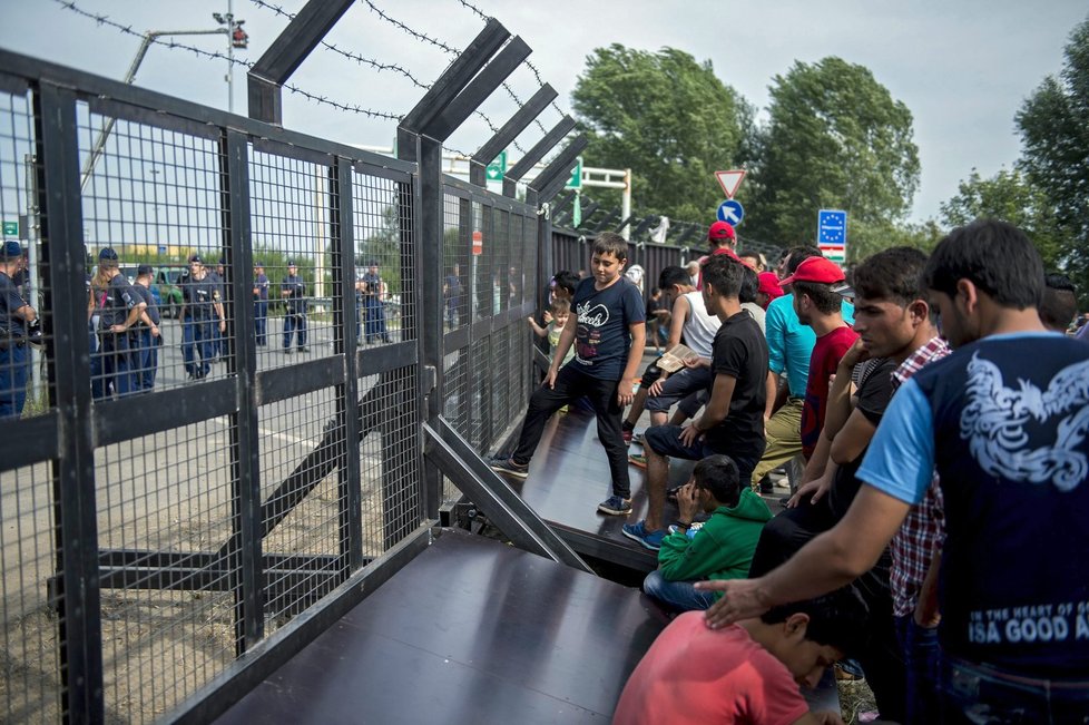 Uprchlíci u maďarského plotu