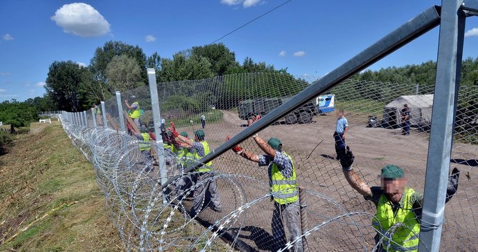 Orbánovo Maďarsko oplotilo svou zemi proti uprchlíkům.