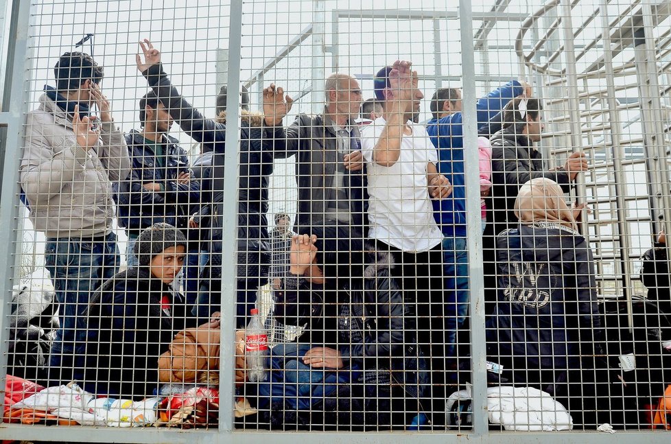Maďarská policie našla 38 migrantů ukrytých v nákladním vlaku. (Ilustrační foto)